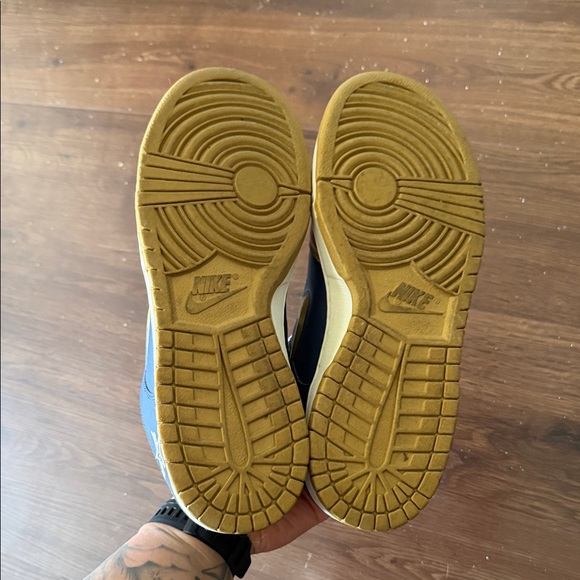 Nike SB Dunk Low supreme Blue and Gold Sneakers - Picture 3 of 7